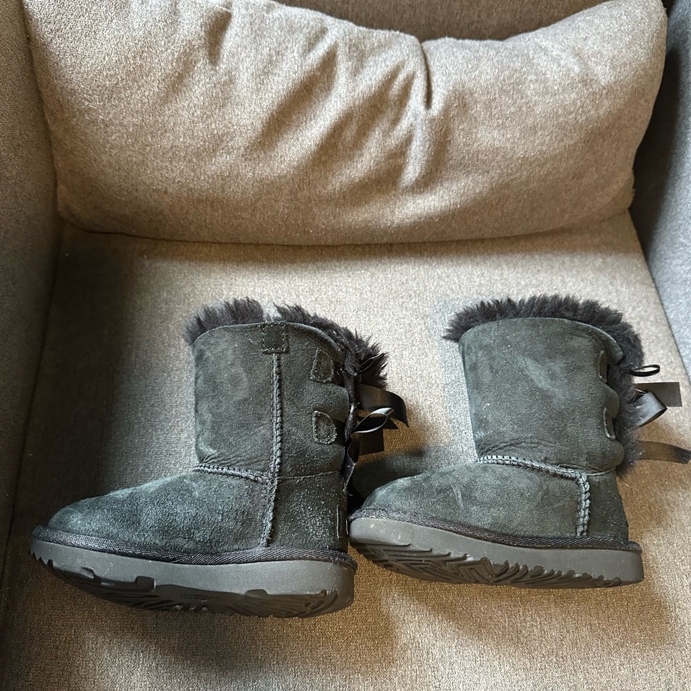 UGG Kids Black Furry Bailey Bow Boots Size 7 toddler - Picture 3 of 8